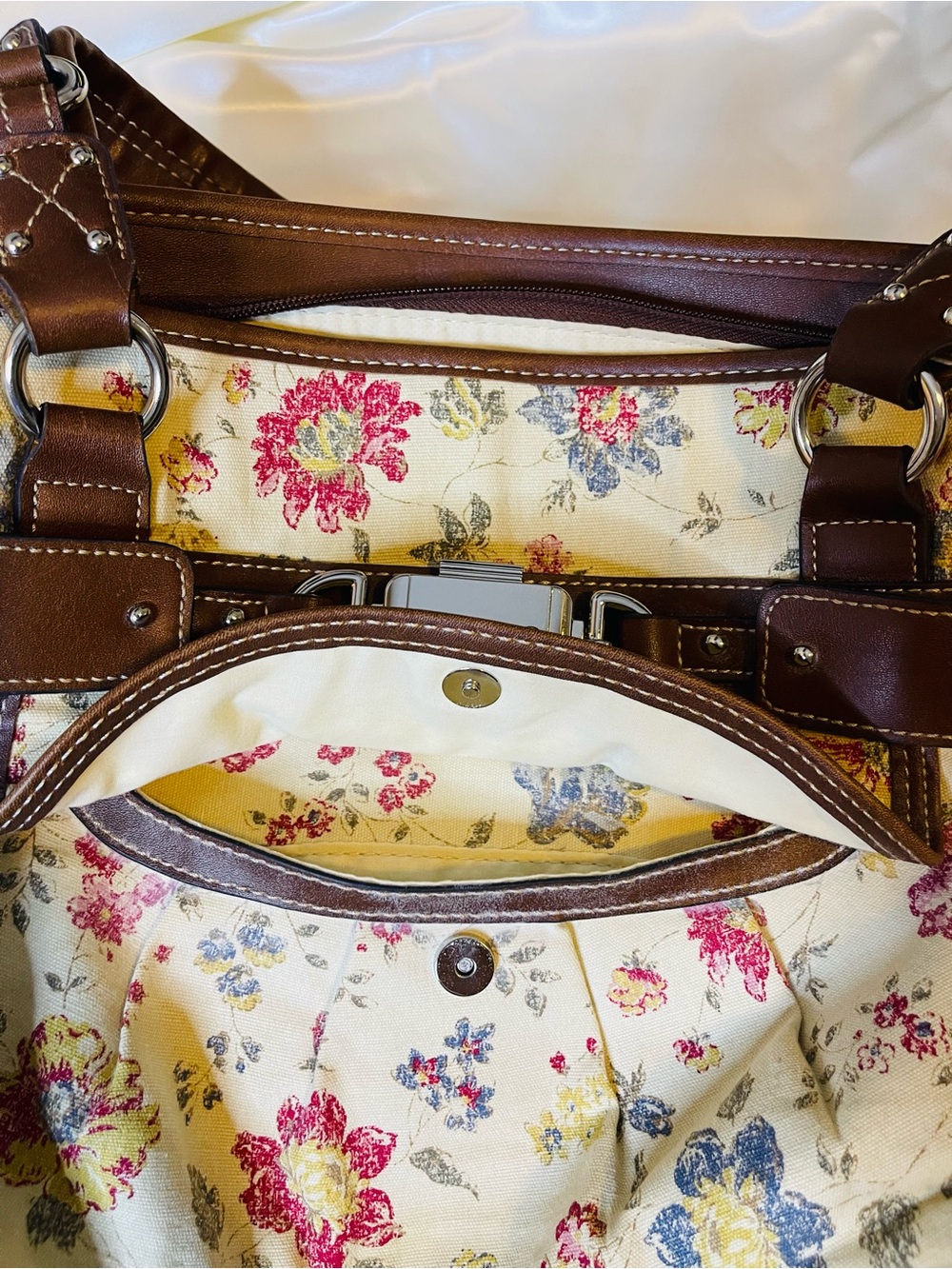 CHAPS | Cream Floral Shoulder Bag with Brown Leather Trim - Picture 6 of 16